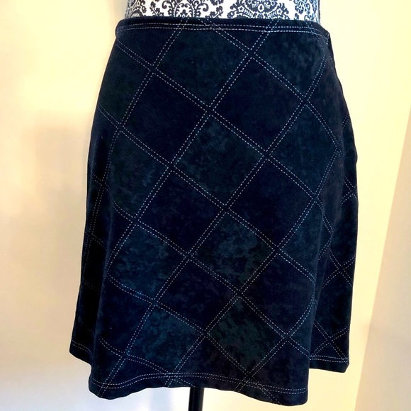 INC black Faux Suede White diagonal stitching plaid design bias cut mini size 6 - Picture 7 of 15